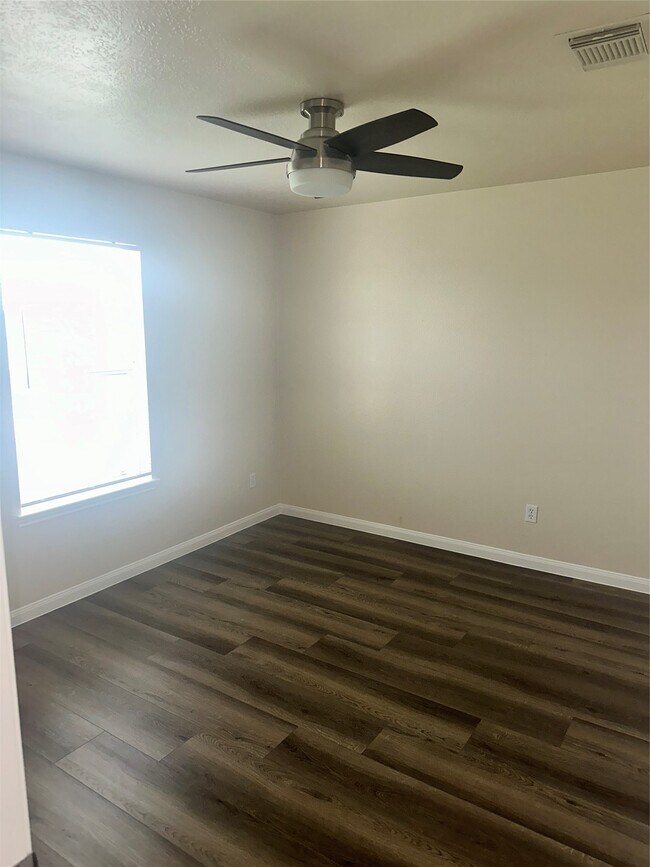 Building Photo - 6526 Dogwood Park Ln