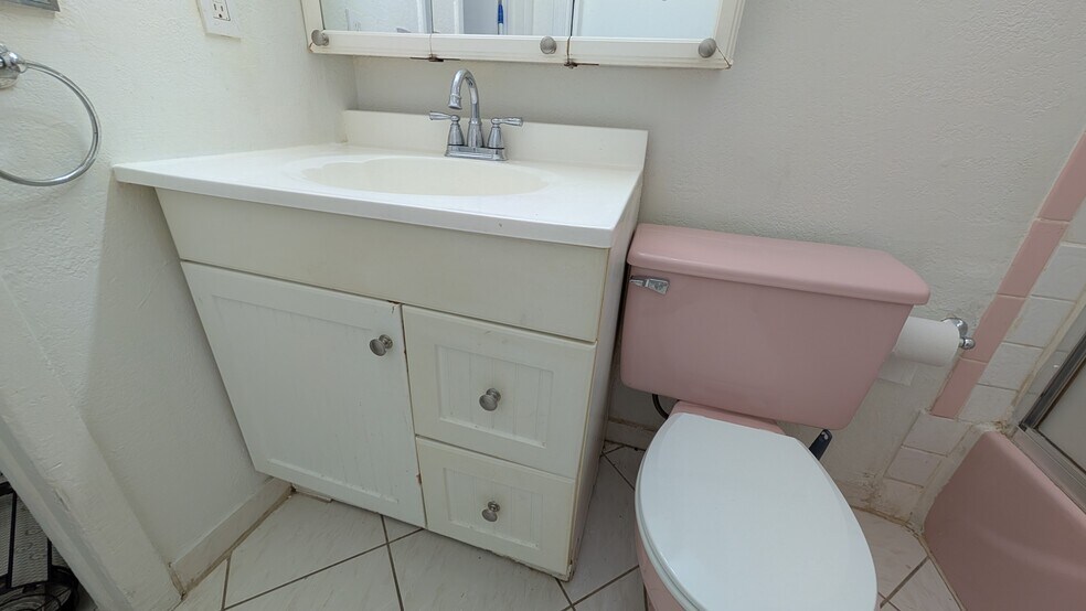 Building Photo - 2842 Van Buren St