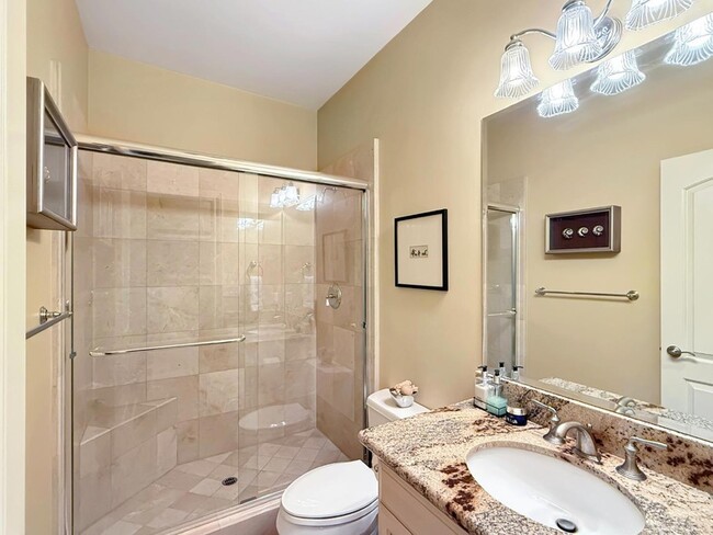 Building Photo - 1526 Hillview Dr