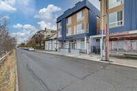 Building Photo - Queen Anne West Townhome with A/C Availabl...