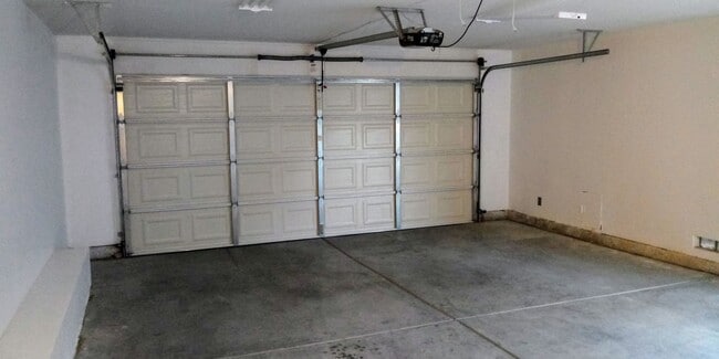 Building Photo - Four bedroom in Desert Vista Community