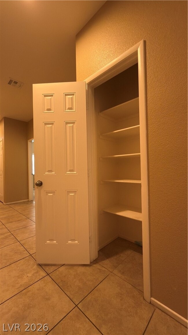 Building Photo - 7855 Narnia Ave