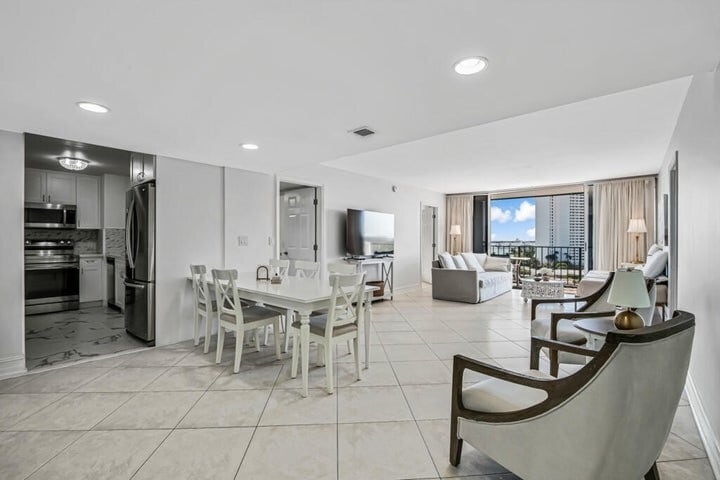 Building Photo - 5600 N Flagler Dr