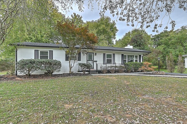 Building Photo - 2708 Schumway Dr