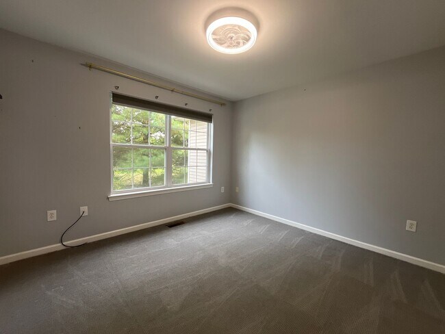 Building Photo - Spacious 3-bedroom, 2.5-bath home in Parkland school district!