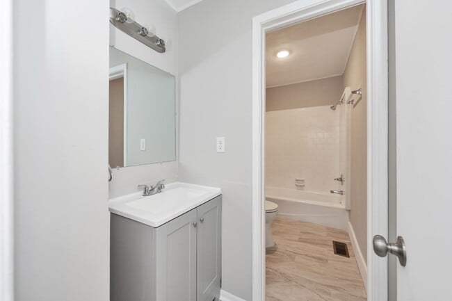 Building Photo - Irondale 4BR / 2BA Home – A Must See!