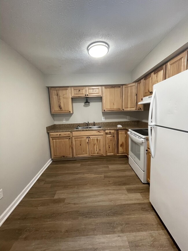 Primary Photo - 153 N Vail Dr