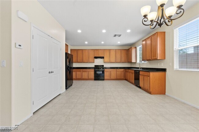 Building Photo - 10581 Hamdem Ave