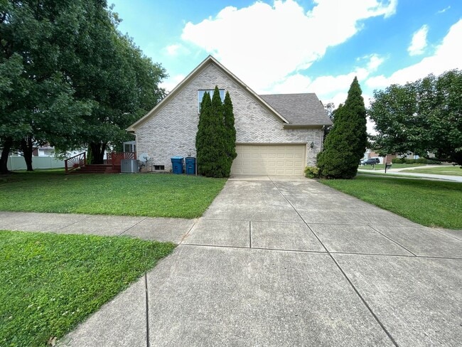 Building Photo - 3914 Stone Hollow Dr