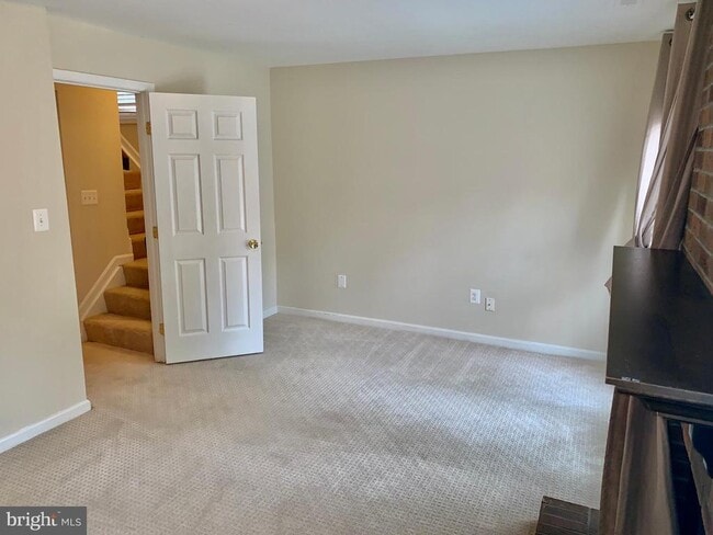 Building Photo - 1569 Templeton Pl