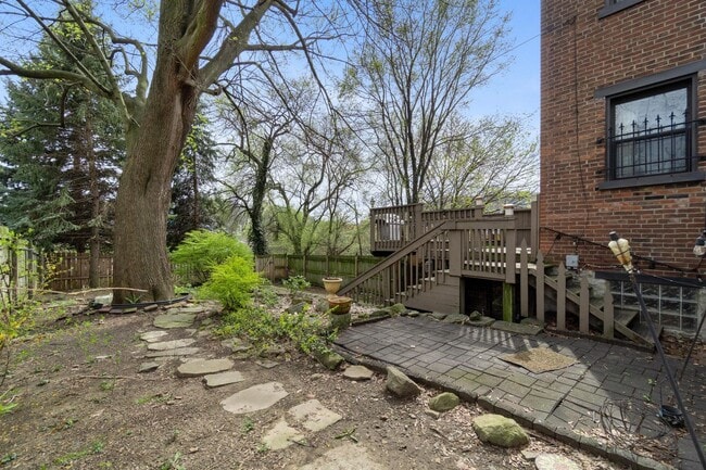 Building Photo - Charming - Manchester Home