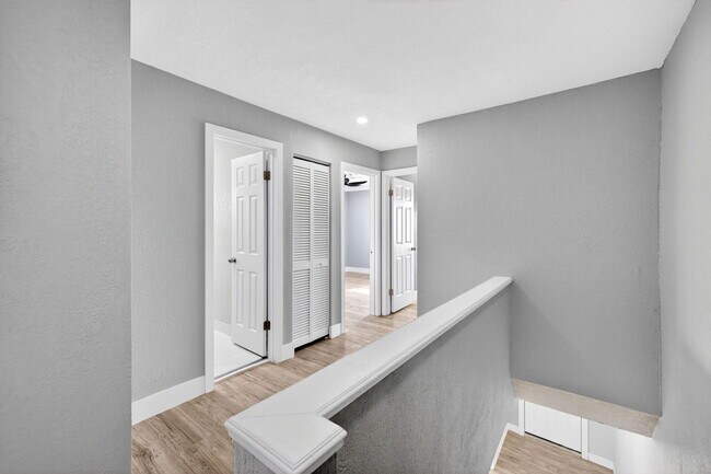 Building Photo - 5424 SW 44th Terrace