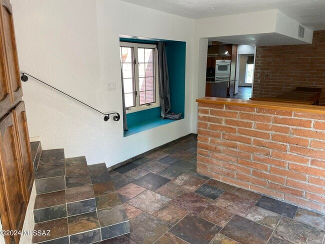 Building Photo - 5830 E Cll Del Ciervo