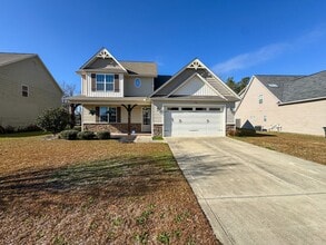 Building Photo - Beautiful 5 Bed 2.5 Bath Home with Main Level Primary Bedroom
