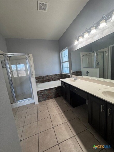 Building Photo - 701 Black Hills Trail
