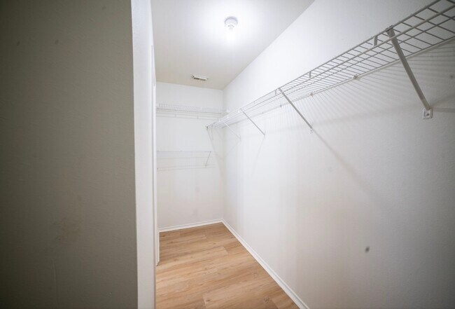 Building Photo - 9519 Deep Valley Dr