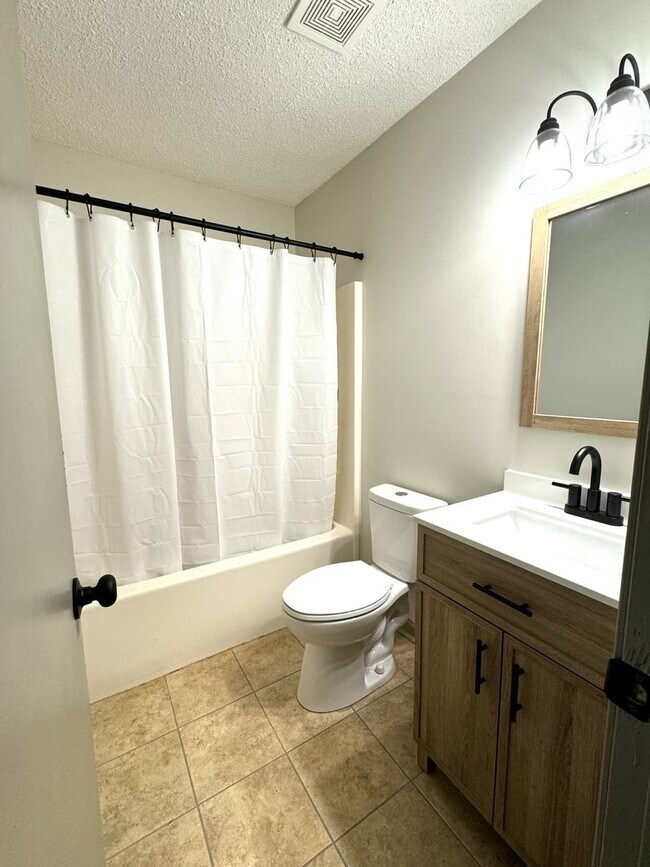 Building Photo - Adorable home located in Southwest side of Jacksonville