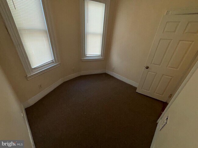 Building Photo - 1812 S 57th St