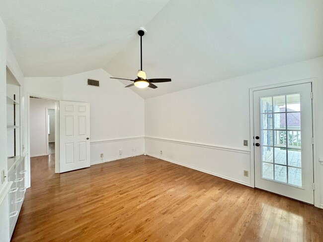 Building Photo - Big 4 Bedroom Home in Stone Oak!