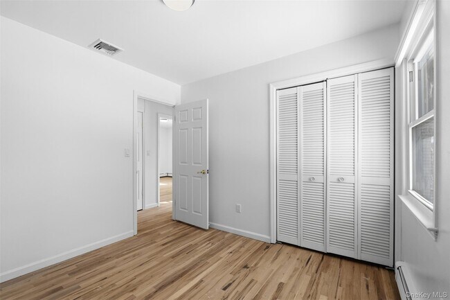 Building Photo - 1618 Morningview Dr