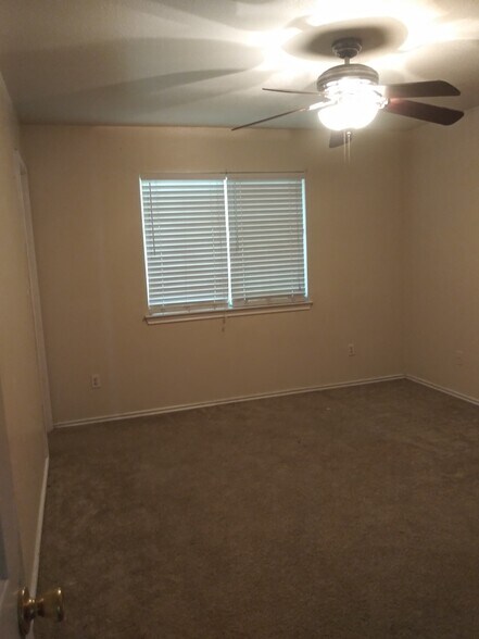 Building Photo - 855 Sagewood Trl
