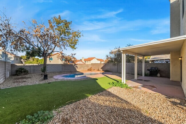 Building Photo - Stunning 4 bedroom home in Henderson with POOL!