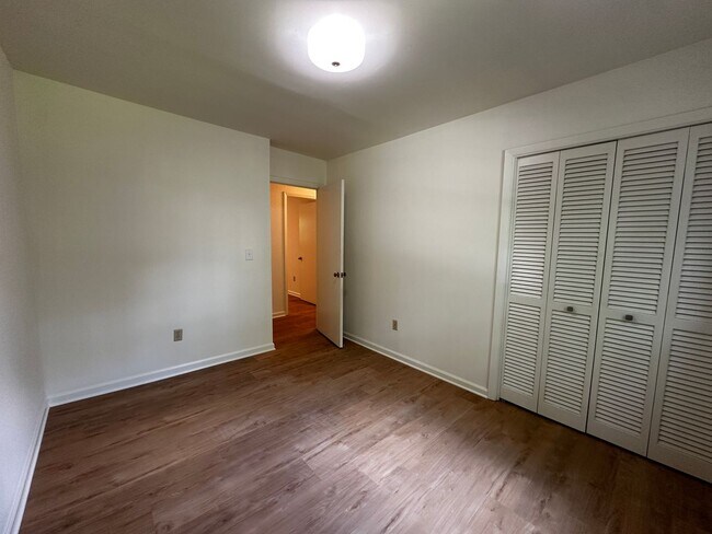 Building Photo - 113 Sherwood Ct