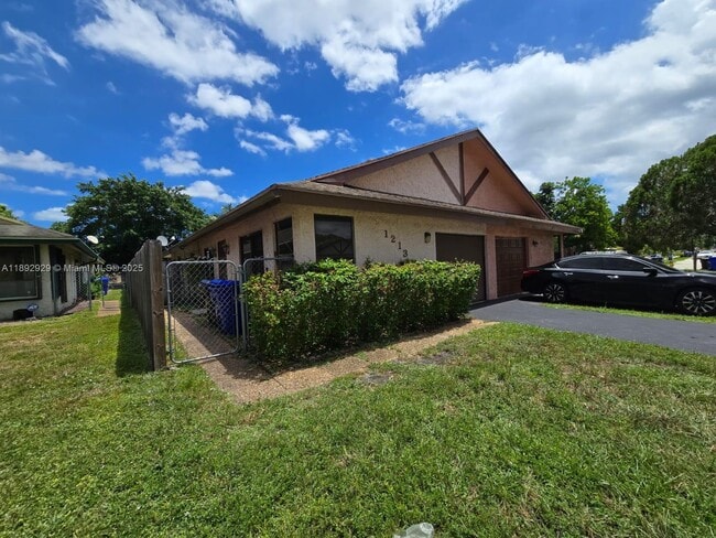 Primary Photo - 1213 SW 74th Ave