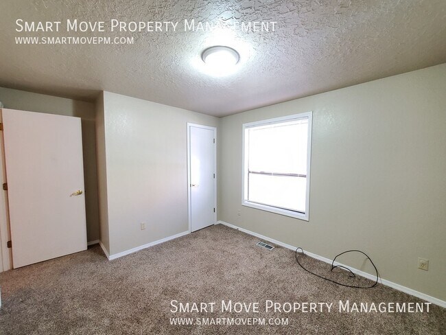 Building Photo - 4418 N Oxbow Pl