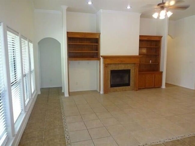 Building Photo - No App Fee. *