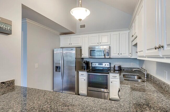 Building Photo - 1003 Irish Way