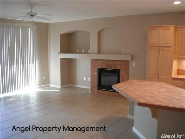 Building Photo - 10101 E Taron Dr