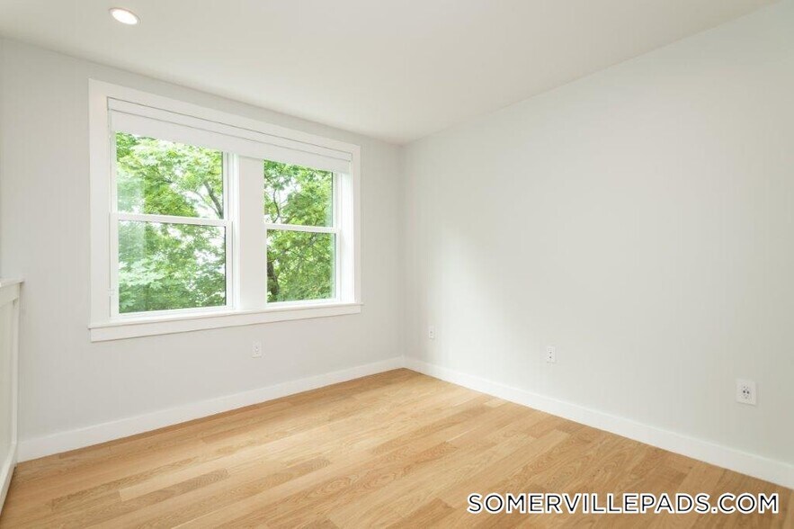 Building Photo - 123 Highland Ave