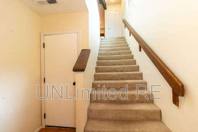 Building Photo - 5000 E Palomino Ln