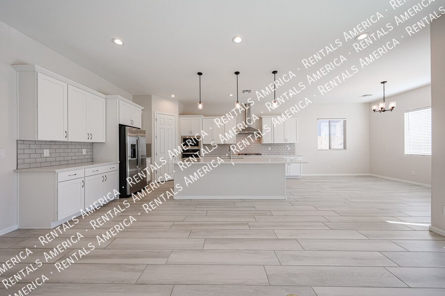 Building Photo - 4815 W Capistrano Ave