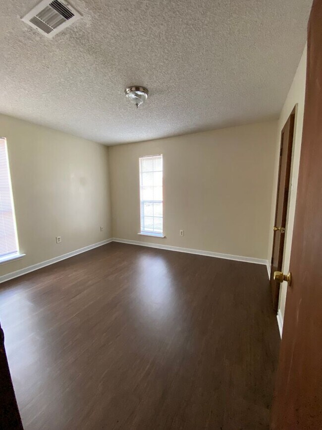 Building Photo - 3218 Toulon Dr