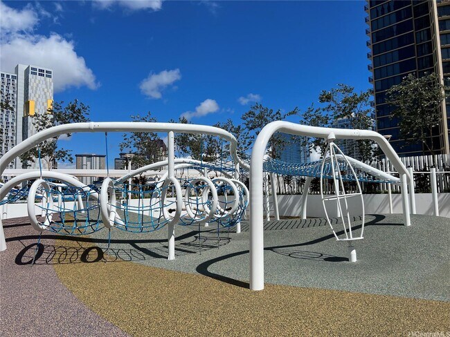 Building Photo - 1000 Auahi St