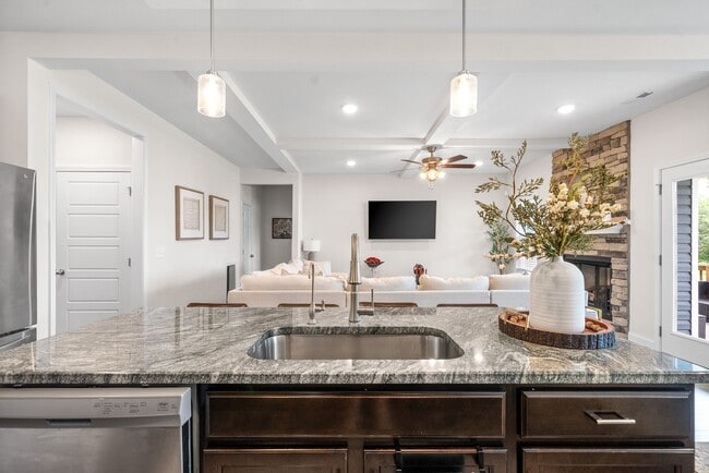 Building Photo - 525 Bloomington Trce