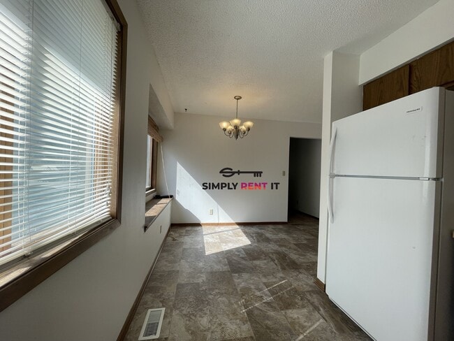 Building Photo - Huge 3 Bedroom Duplex in Ames, Aug 1st