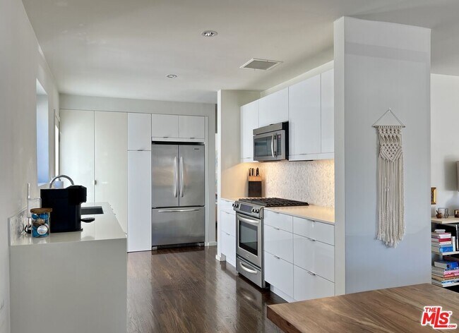 Building Photo - 3865 Lyceum Ave