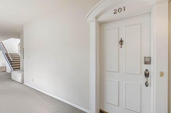 Building Photo - Top-Floor Corner Condo Near Downtown Palo ...