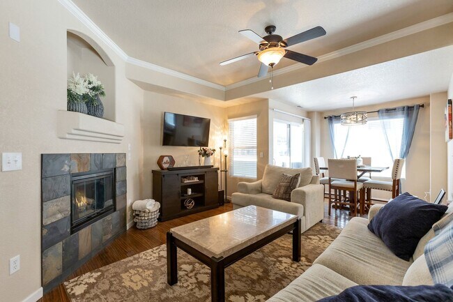 Building Photo - Updated 2 Bedroom, 2 Bath First Level Condo in Gated Community