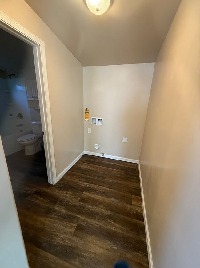 Building Photo - 224 Mountain View Dr