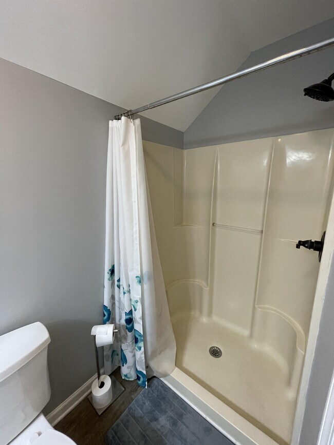 Building Photo - 1331 Middleneck Dr