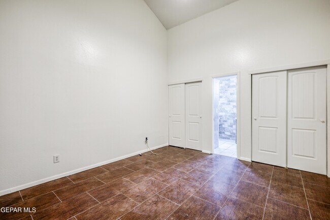 Building Photo - 5733 Saplinas Rd