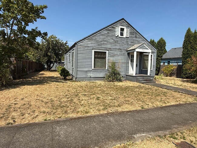 Building Photo - 844 D St
