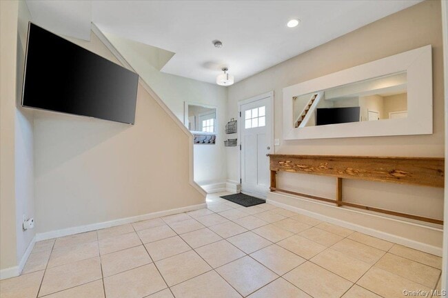 Building Photo - 25 Gardners Ln