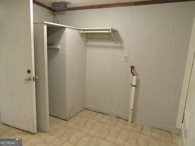 Building Photo - 500 J Mountain Dr