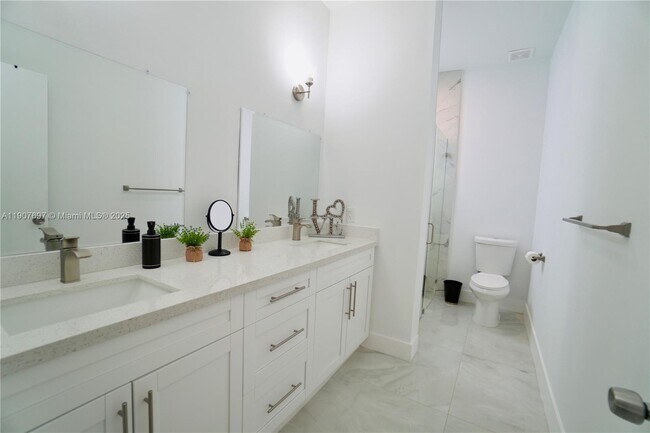 Building Photo - 1505 SW 27th Ct