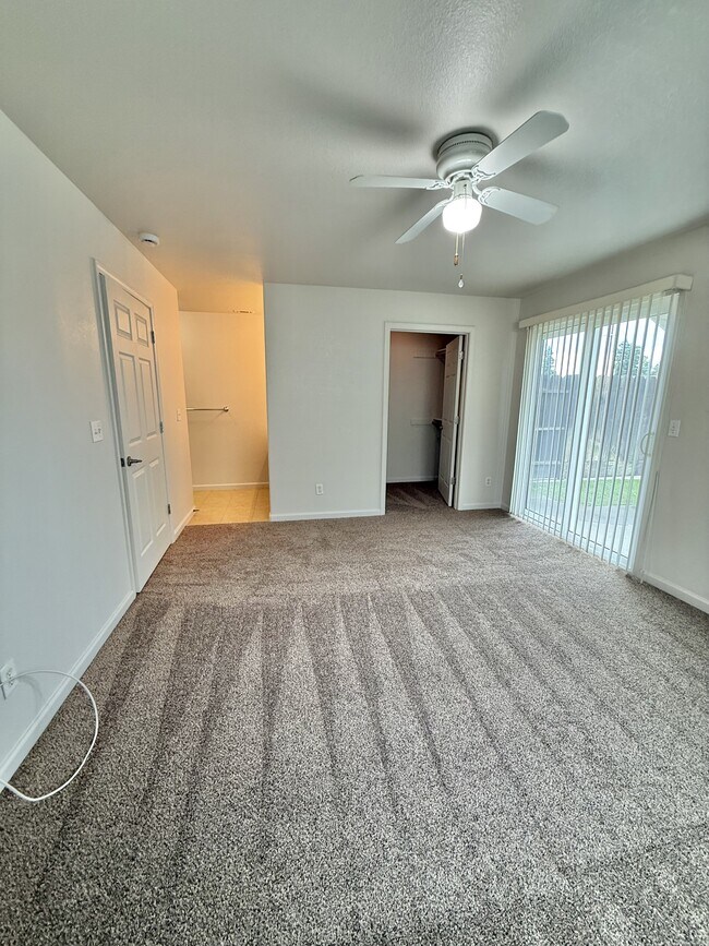 Building Photo - 421 N Walnut Ave